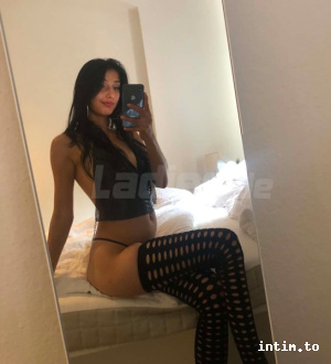 Aysa aus Halle
