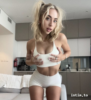 Clara aus Wiesbaden
